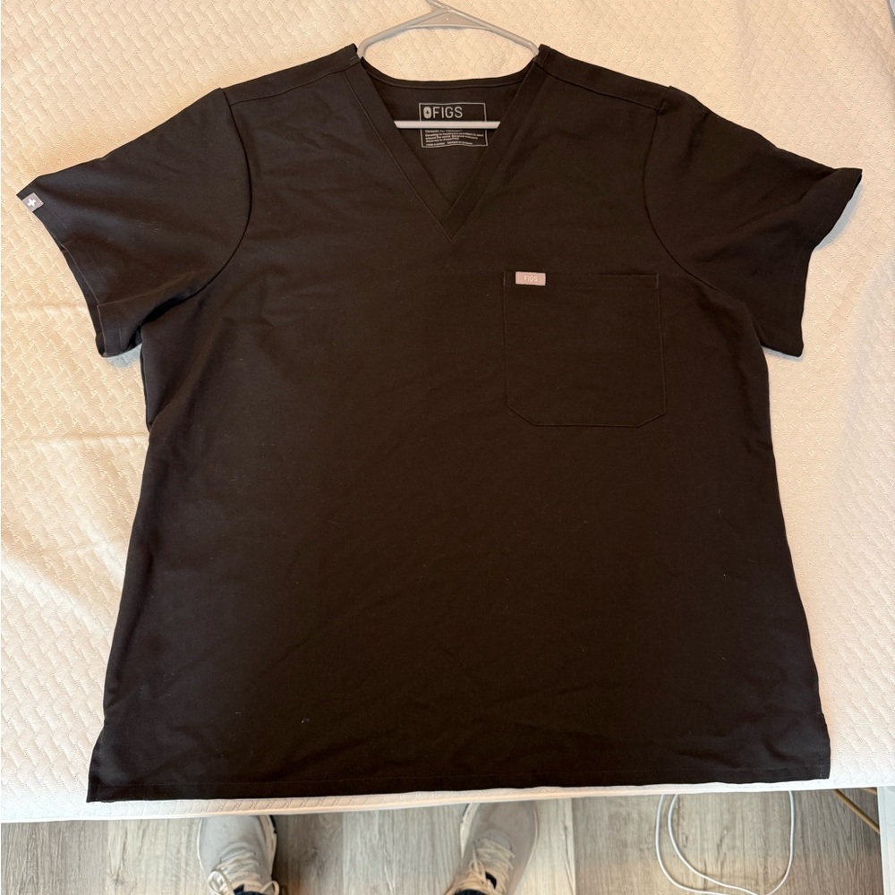 FIGS Women's Black Catalina One-Pocket Scrub Top